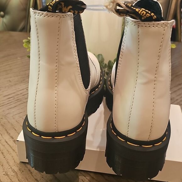 White Dr. Martens 2976 Quad Chelsea Boot Size 7 NWT AirWair - Picture 10 of 13
